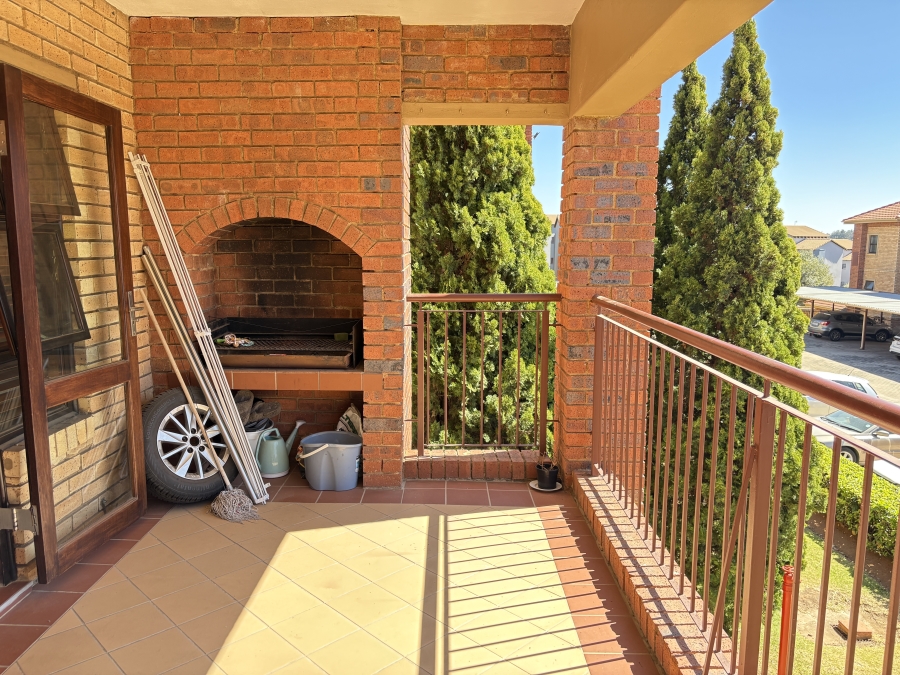 2 Bedroom Property for Sale in Honeydew Grove Gauteng