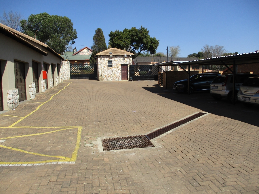 To Let 2 Bedroom Property for Rent in Wilro Park Gauteng