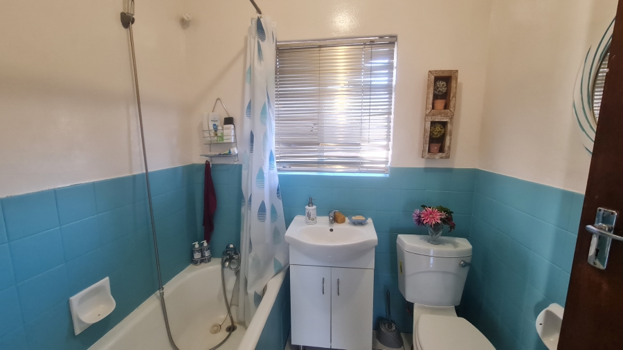 1 Bedroom Property for Sale in Florida Lake Gauteng