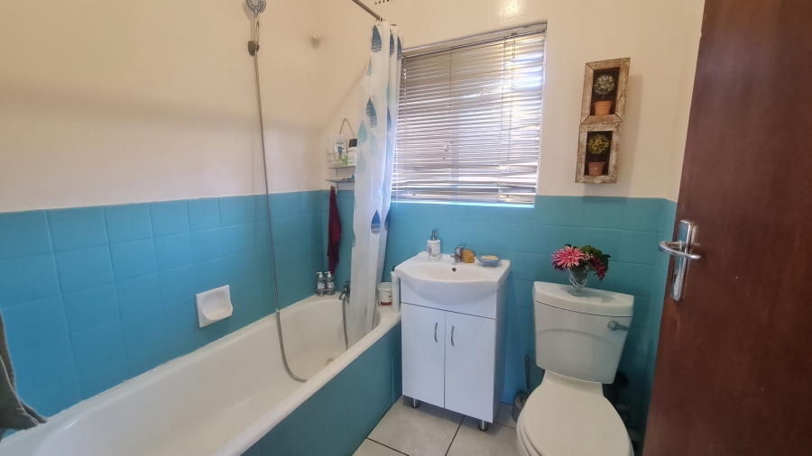 1 Bedroom Property for Sale in Florida Lake Gauteng