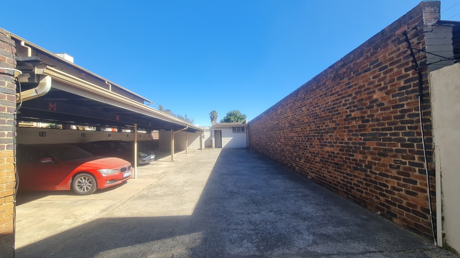 1 Bedroom Property for Sale in Florida Lake Gauteng