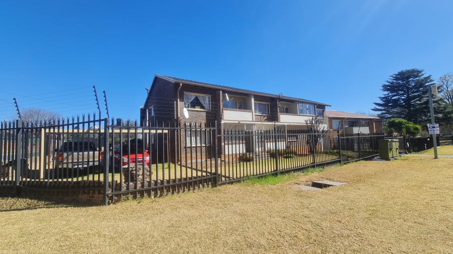 1 Bedroom Property for Sale in Florida Lake Gauteng