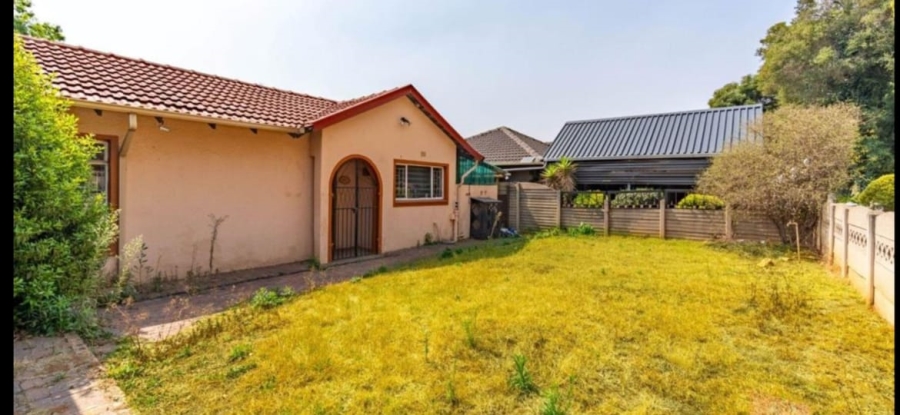 5 Bedroom Property for Sale in Glen Marais Gauteng