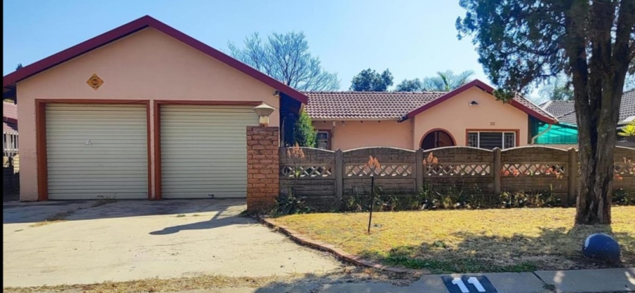5 Bedroom Property for Sale in Glen Marais Gauteng