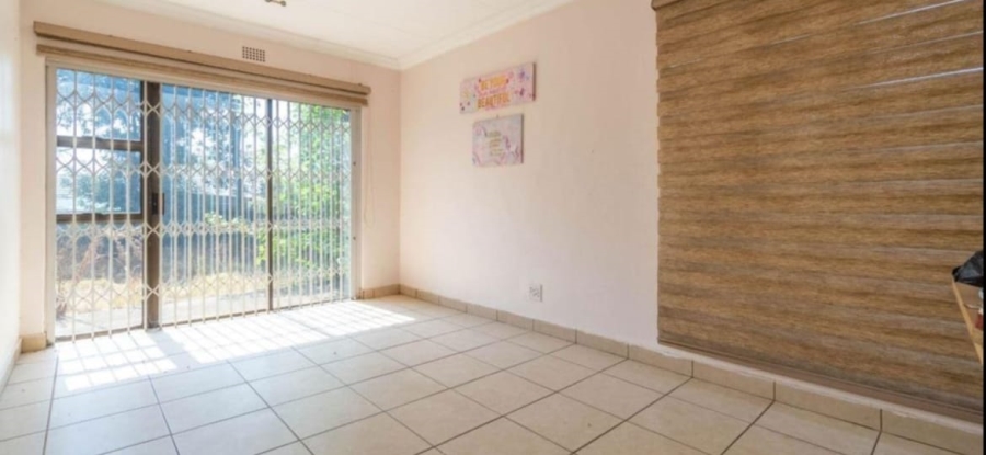 5 Bedroom Property for Sale in Glen Marais Gauteng
