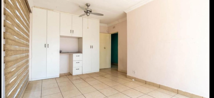 5 Bedroom Property for Sale in Glen Marais Gauteng