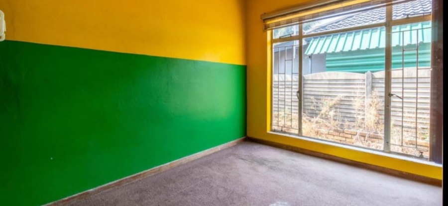 5 Bedroom Property for Sale in Glen Marais Gauteng