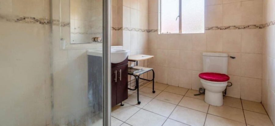 5 Bedroom Property for Sale in Glen Marais Gauteng