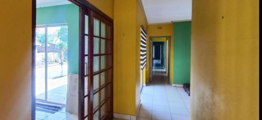5 Bedroom Property for Sale in Glen Marais Gauteng