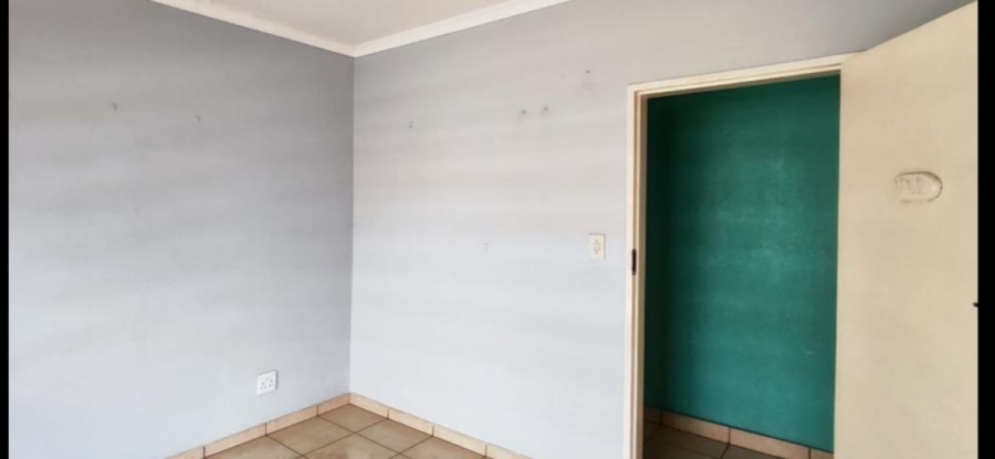 5 Bedroom Property for Sale in Glen Marais Gauteng