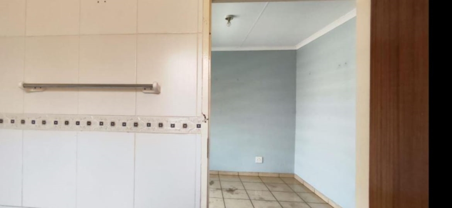 5 Bedroom Property for Sale in Glen Marais Gauteng