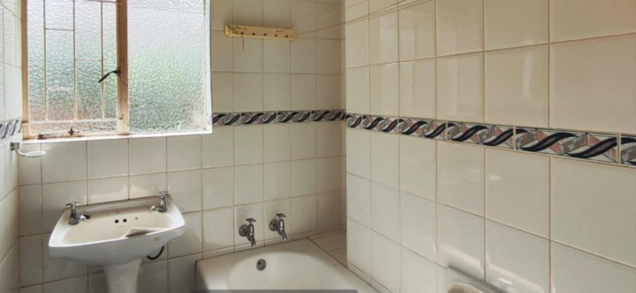 5 Bedroom Property for Sale in Glen Marais Gauteng
