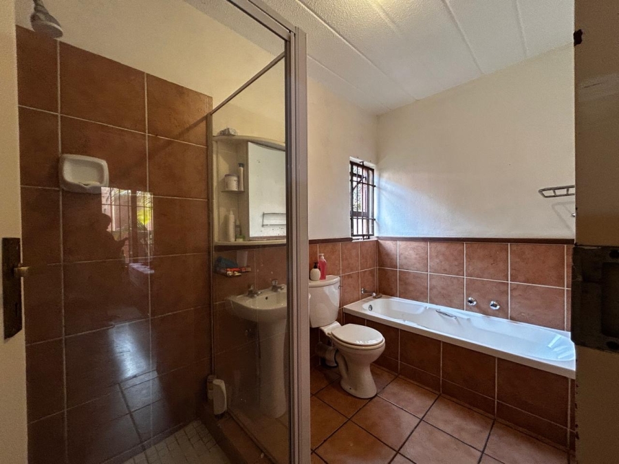 1 Bedroom Property for Sale in Sunninghill Gauteng