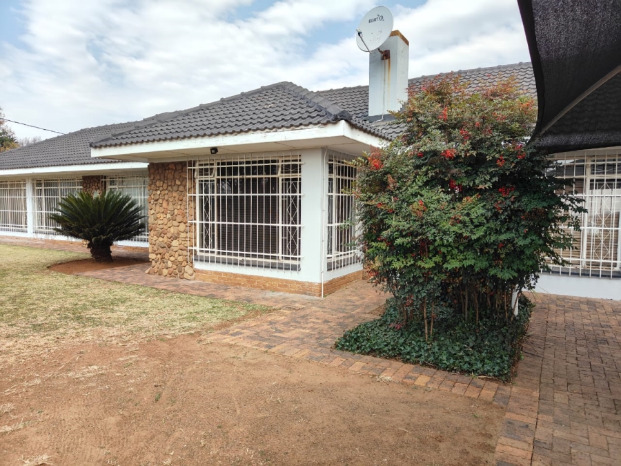 To Let 3 Bedroom Property for Rent in Risiville Gauteng