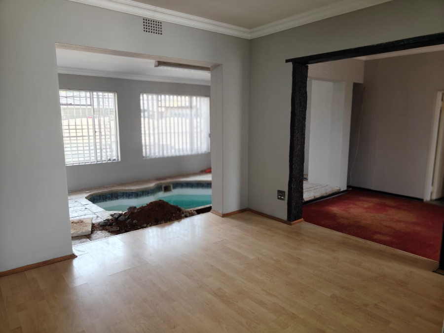 To Let 3 Bedroom Property for Rent in Risiville Gauteng