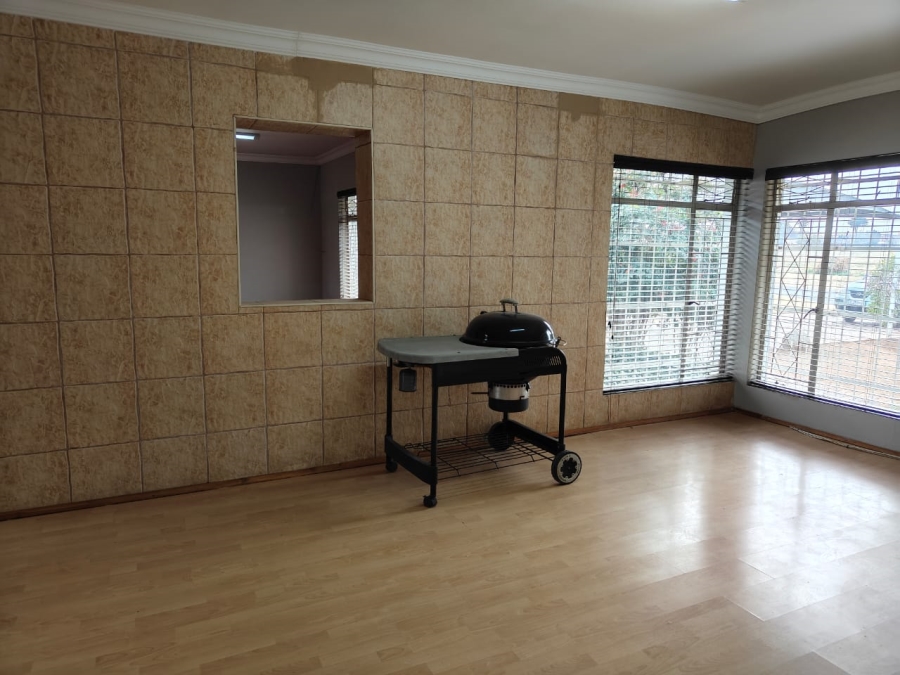 To Let 3 Bedroom Property for Rent in Risiville Gauteng