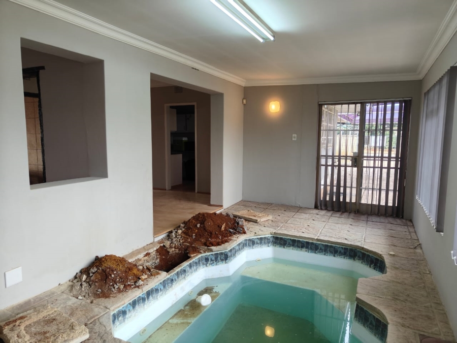 To Let 3 Bedroom Property for Rent in Risiville Gauteng