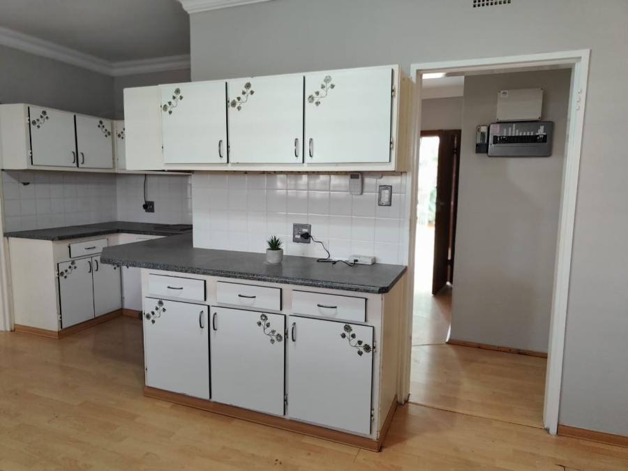 To Let 3 Bedroom Property for Rent in Risiville Gauteng
