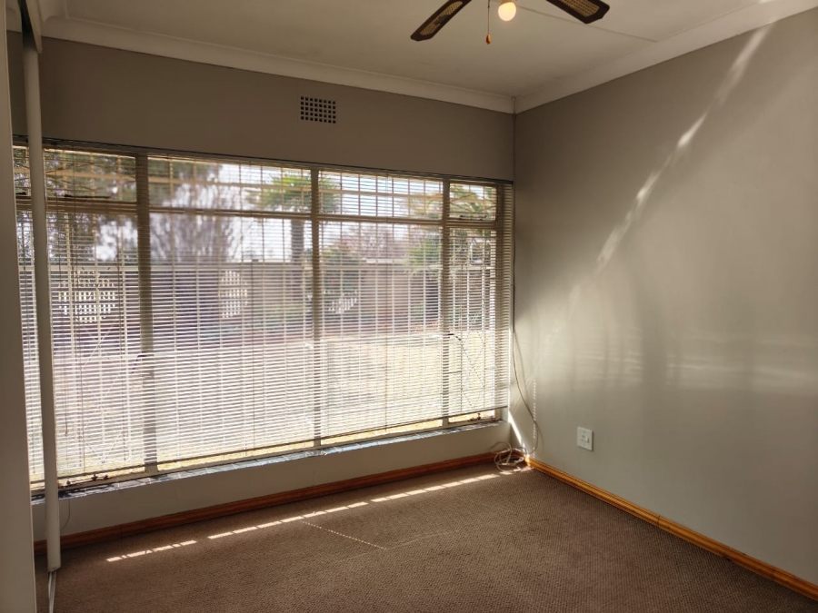 To Let 3 Bedroom Property for Rent in Risiville Gauteng