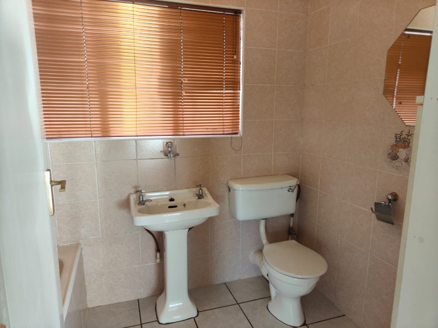 To Let 3 Bedroom Property for Rent in Risiville Gauteng