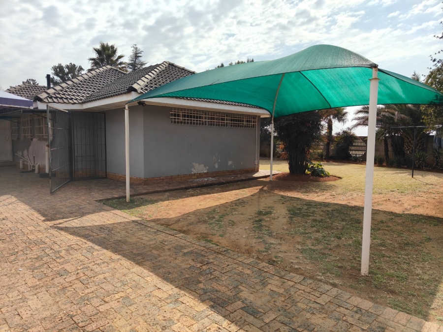 To Let 3 Bedroom Property for Rent in Risiville Gauteng