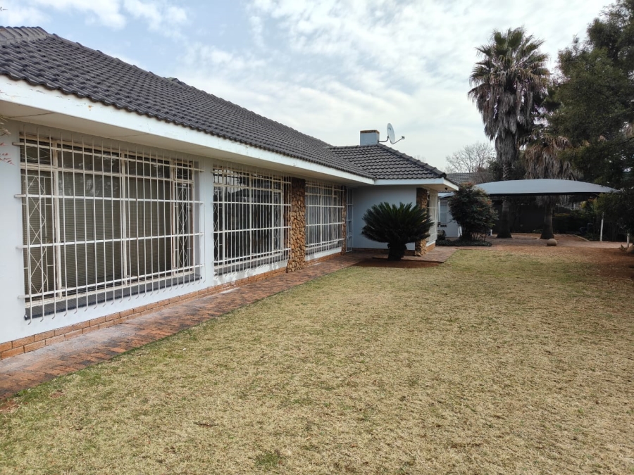 To Let 3 Bedroom Property for Rent in Risiville Gauteng