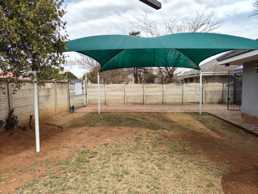 To Let 3 Bedroom Property for Rent in Risiville Gauteng