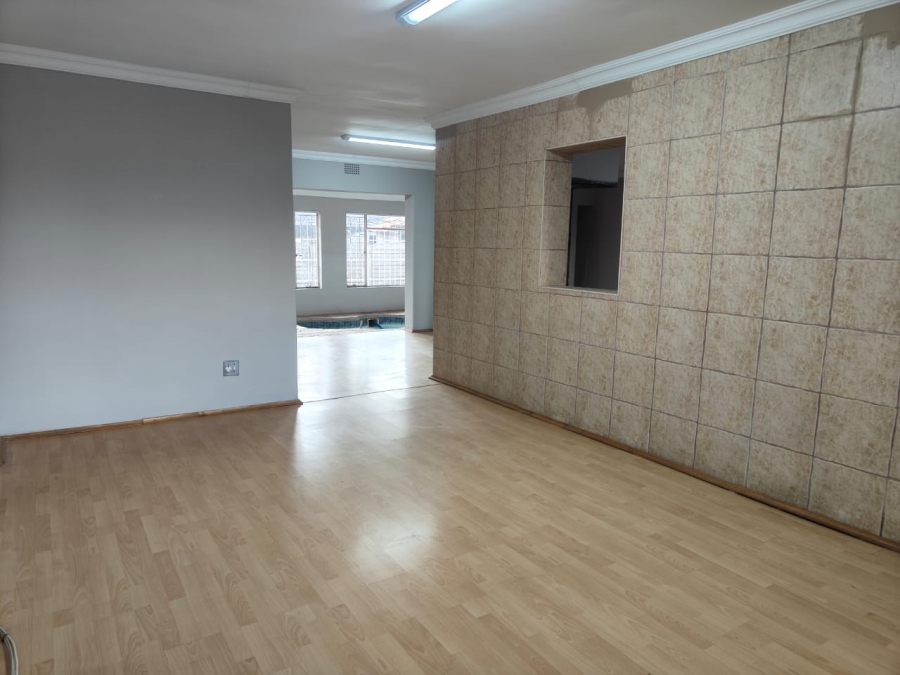 To Let 3 Bedroom Property for Rent in Risiville Gauteng