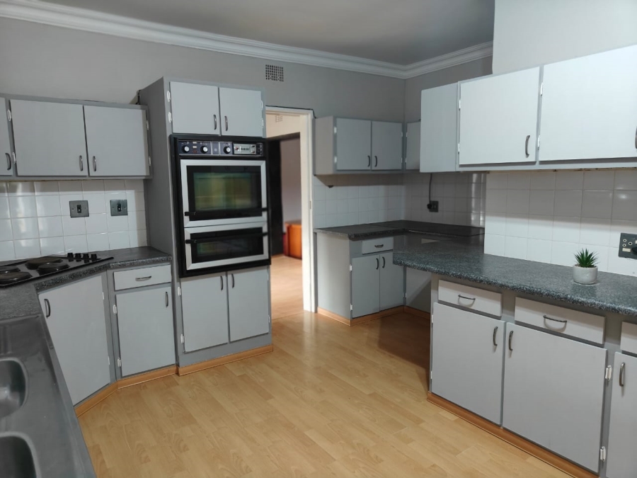 To Let 3 Bedroom Property for Rent in Risiville Gauteng