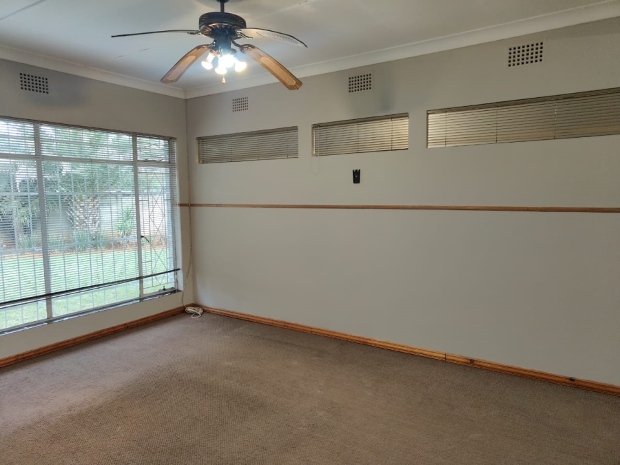 To Let 3 Bedroom Property for Rent in Risiville Gauteng