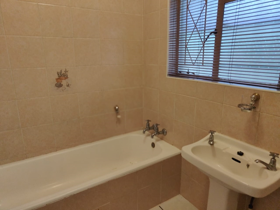 To Let 3 Bedroom Property for Rent in Risiville Gauteng