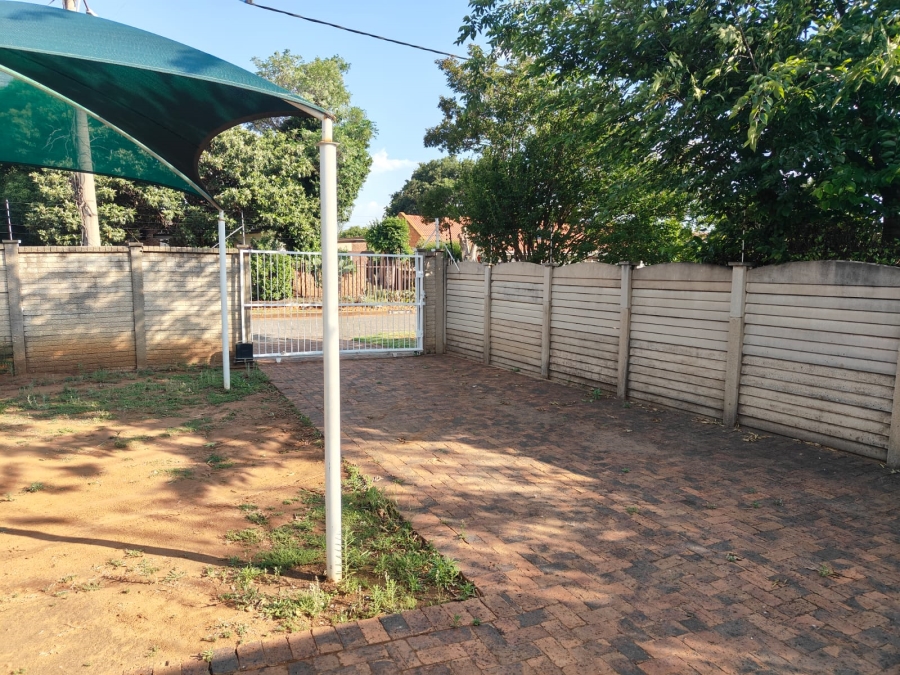 To Let 3 Bedroom Property for Rent in Risiville Gauteng