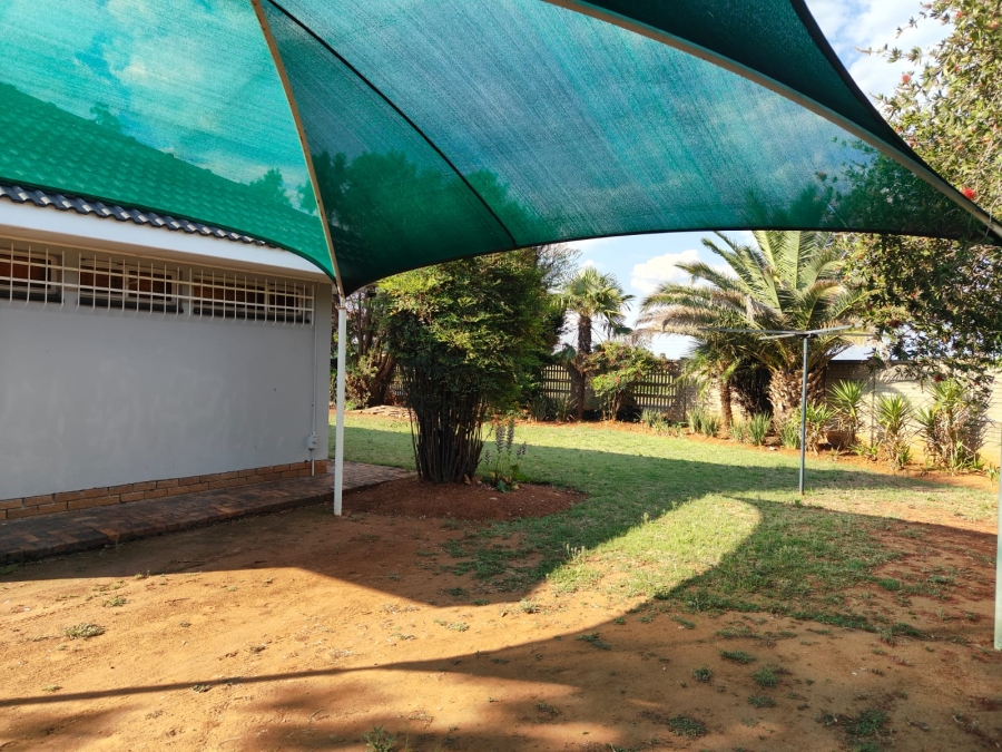 To Let 3 Bedroom Property for Rent in Risiville Gauteng