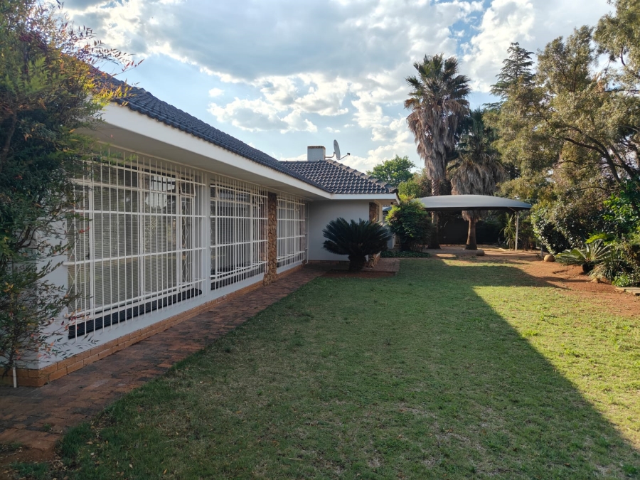 To Let 3 Bedroom Property for Rent in Risiville Gauteng