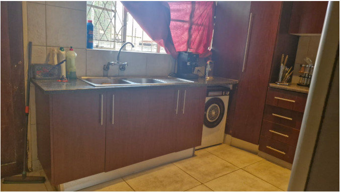 4 Bedroom Property for Sale in Rondebult Gauteng