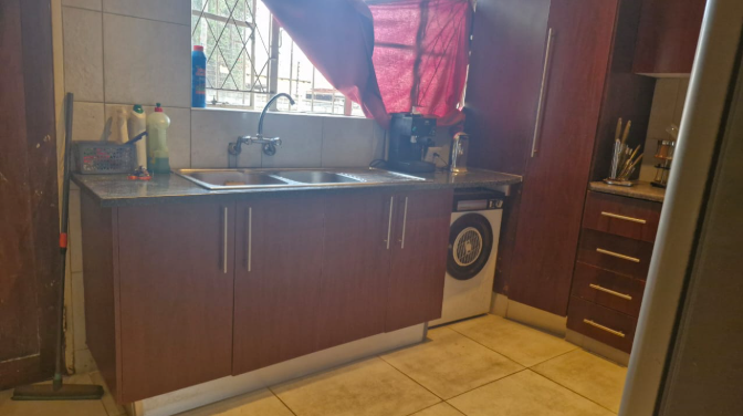 4 Bedroom Property for Sale in Rondebult Gauteng