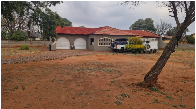 4 Bedroom Property for Sale in Rondebult Gauteng