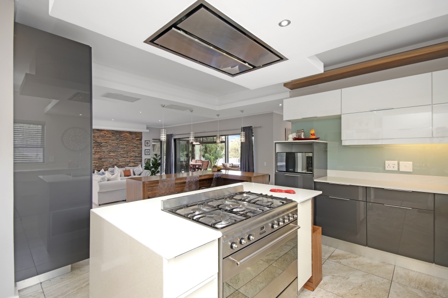 5 Bedroom Property for Sale in Waterfall Country Estate Gauteng