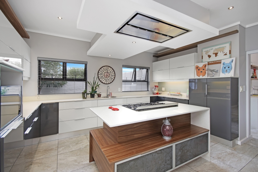 5 Bedroom Property for Sale in Waterfall Country Estate Gauteng