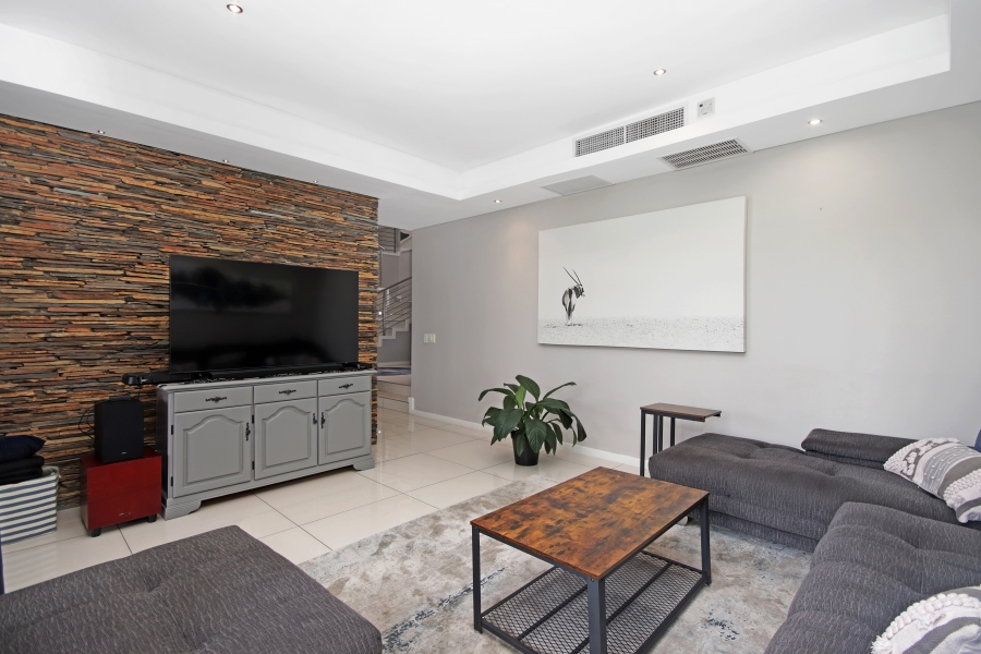 5 Bedroom Property for Sale in Waterfall Country Estate Gauteng
