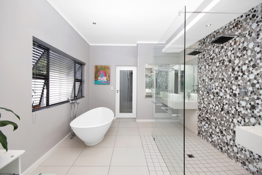 5 Bedroom Property for Sale in Waterfall Country Estate Gauteng