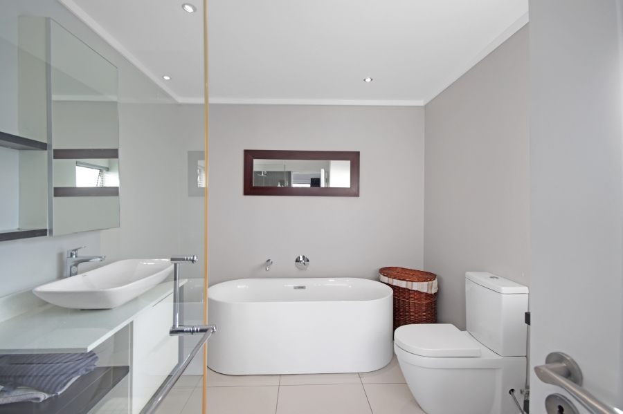 5 Bedroom Property for Sale in Waterfall Country Estate Gauteng