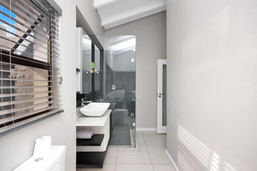 5 Bedroom Property for Sale in Waterfall Country Estate Gauteng