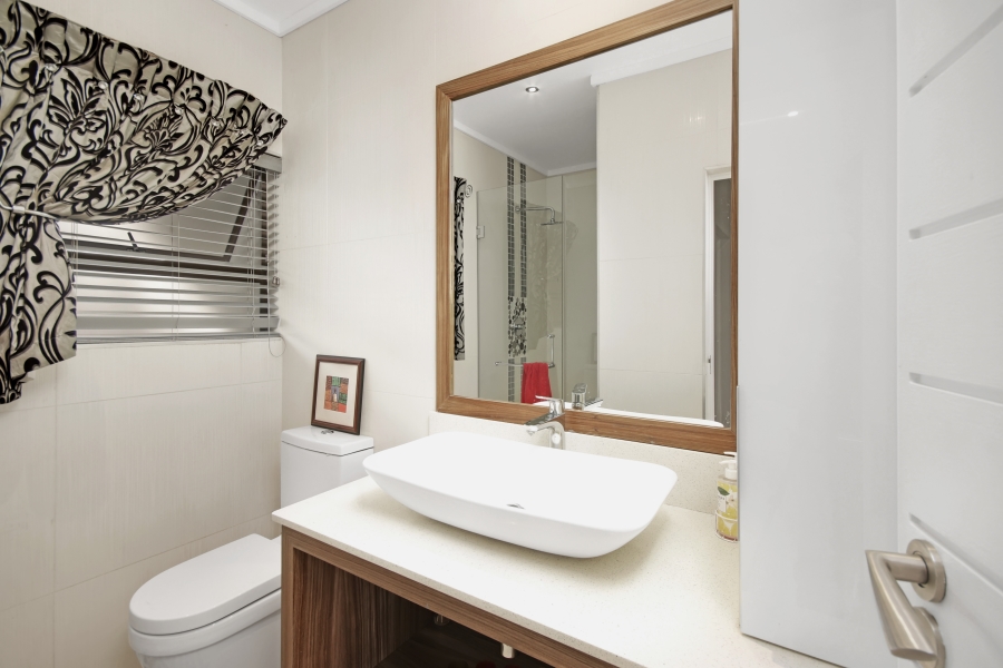 5 Bedroom Property for Sale in Waterfall Country Estate Gauteng