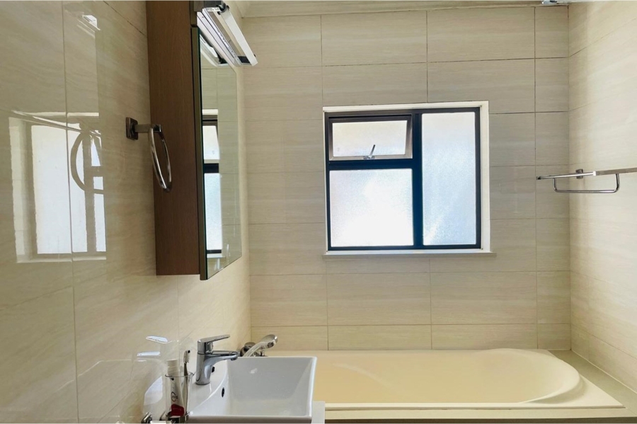 2 Bedroom Property for Sale in Erand Gardens Gauteng