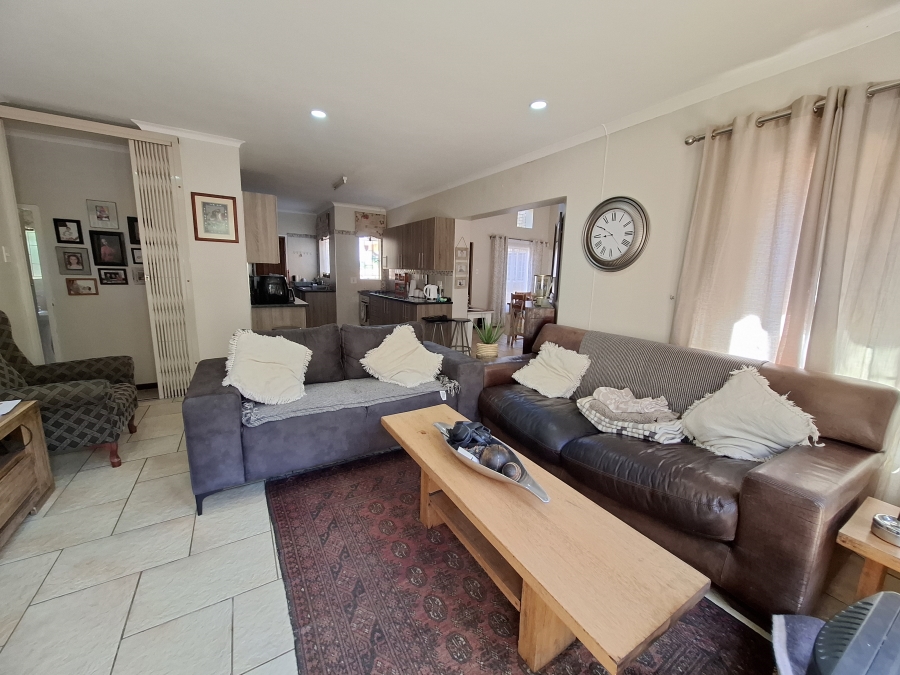 To Let 3 Bedroom Property for Rent in Faerie Glen Gauteng