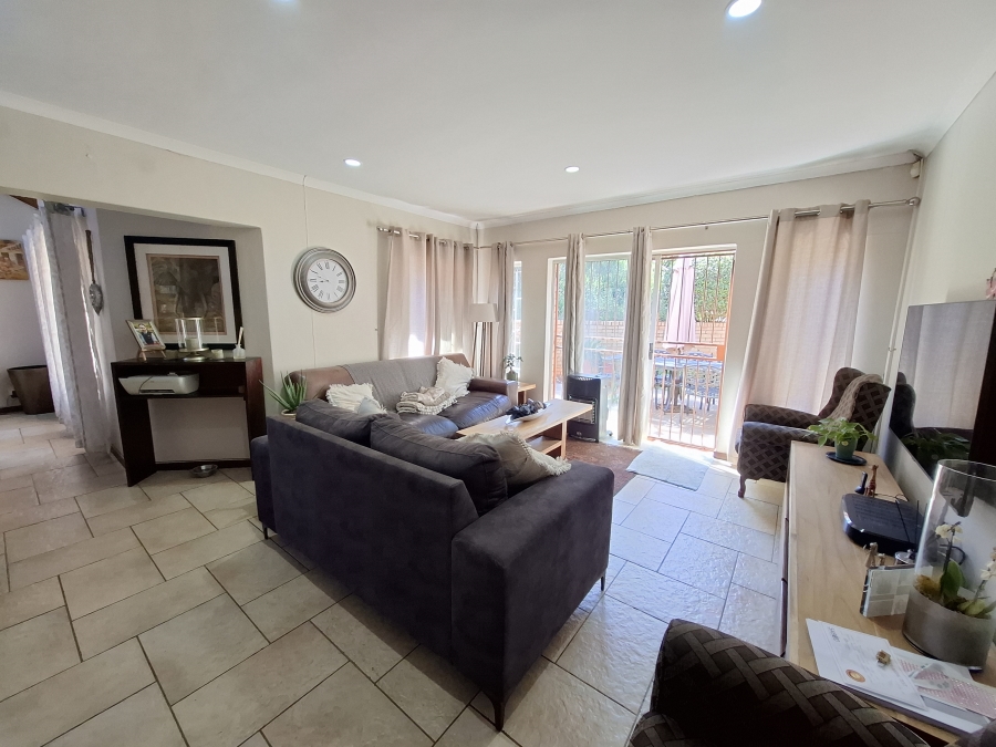 To Let 3 Bedroom Property for Rent in Faerie Glen Gauteng