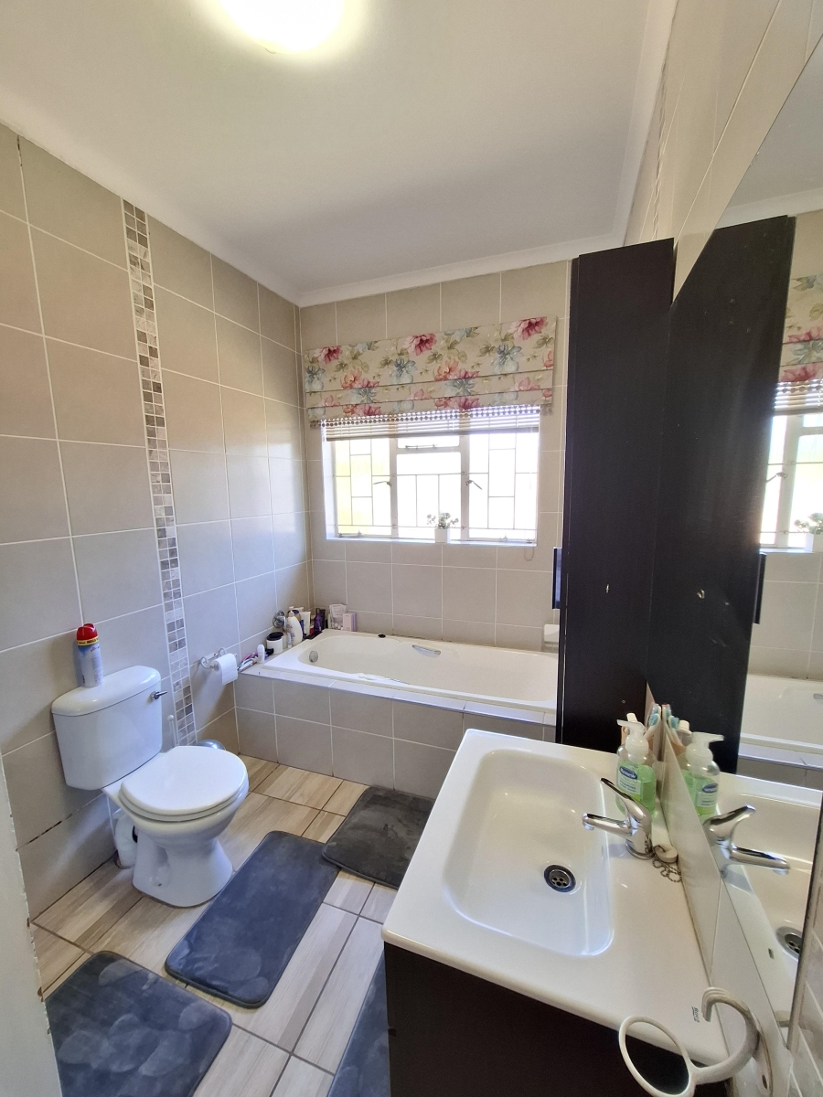 To Let 3 Bedroom Property for Rent in Faerie Glen Gauteng