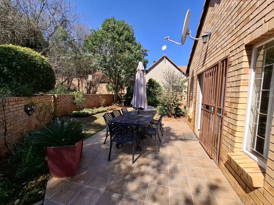 To Let 3 Bedroom Property for Rent in Faerie Glen Gauteng