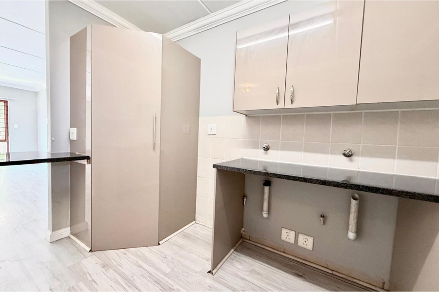 2 Bedroom Property for Sale in Broadacres Gauteng